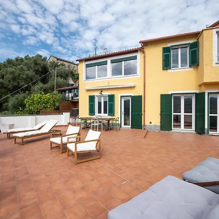 Ginestra: Seaside Terrace Retreat With Access *