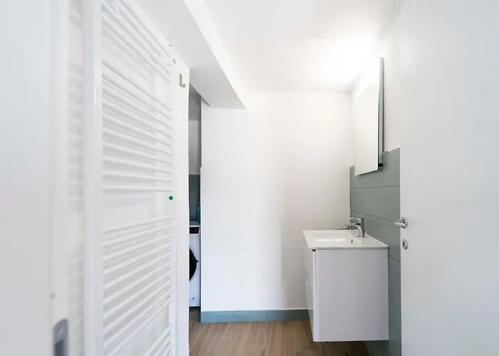 Ginestra: Seaside Terrace Retreat With Access Villa *